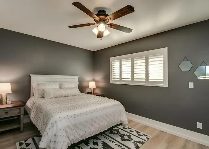 Relaxing 4 Bdrm Retreat In The Heart Of Scottsdale Holiday home Phoenix