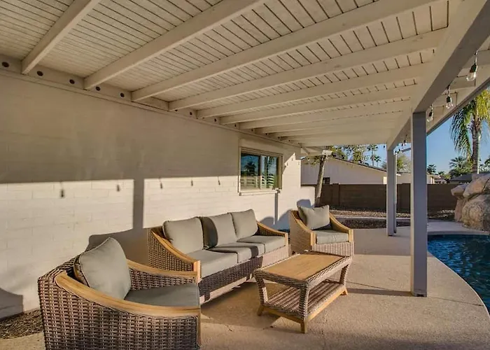 Relaxing 4 Bdrm Retreat In The Heart Of Scottsdale Holiday home *