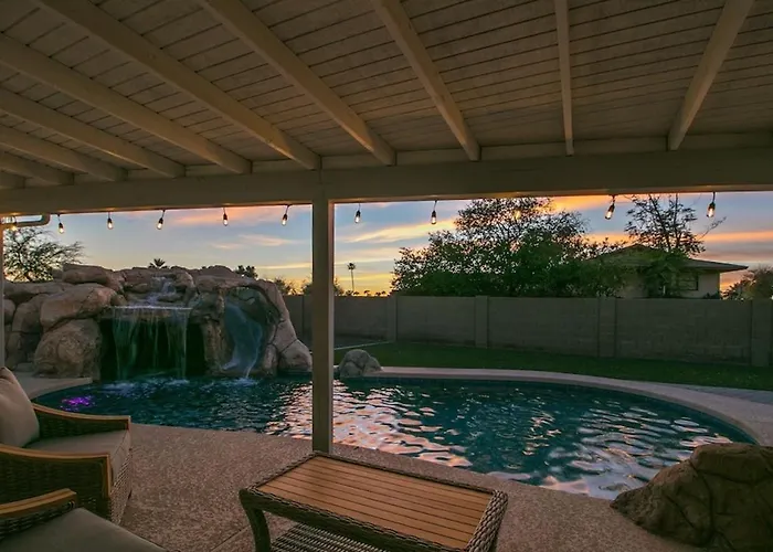 Relaxing 4 Bdrm Retreat In The Heart Of Scottsdale Holiday home *