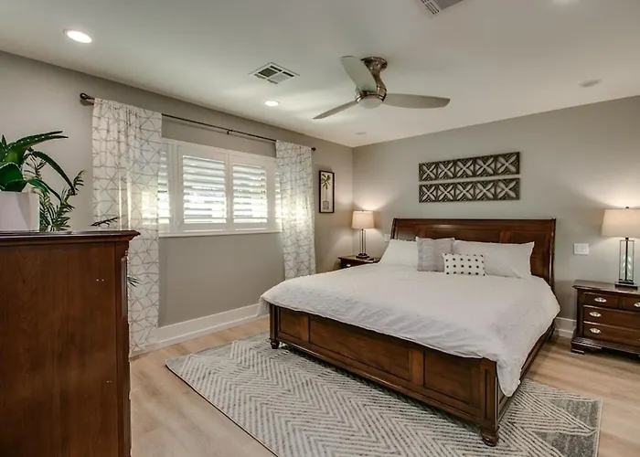 Relaxing 4 Bdrm Retreat In The Heart Of Scottsdale *