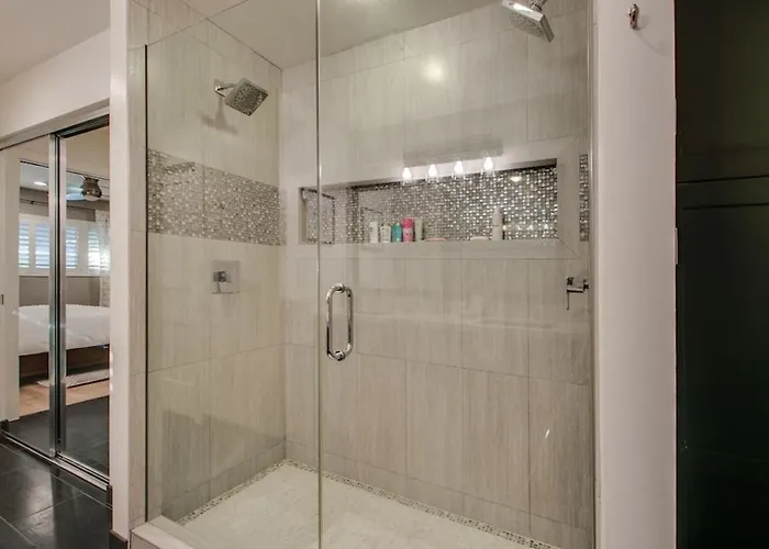 Relaxing 4 Bdrm Retreat In The Heart Of Scottsdale Holiday home
