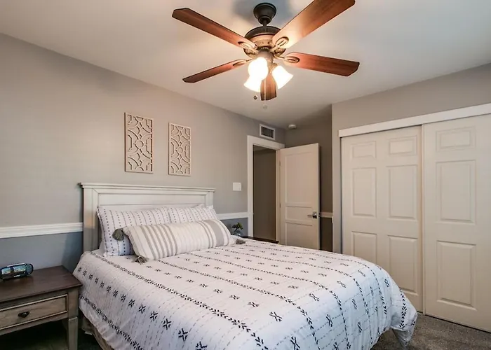 Relaxing 4 Bdrm Retreat In The Heart Of Scottsdale Holiday home