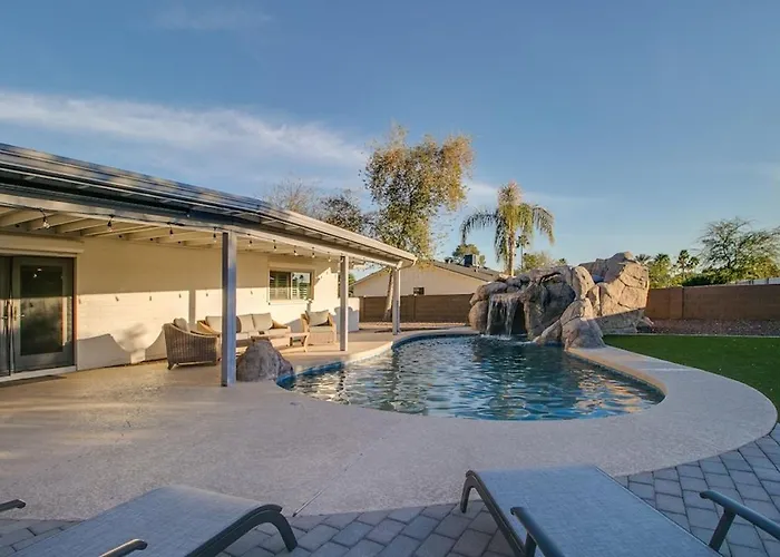 Relaxing 4 Bdrm Retreat In The Heart Of Scottsdale Holiday home