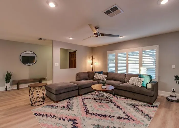 Relaxing 4 Bdrm Retreat In The Heart Of Scottsdale Holiday home Phoenix