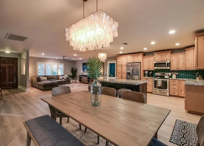 Relaxing 4 Bdrm Retreat In The Heart Of Scottsdale