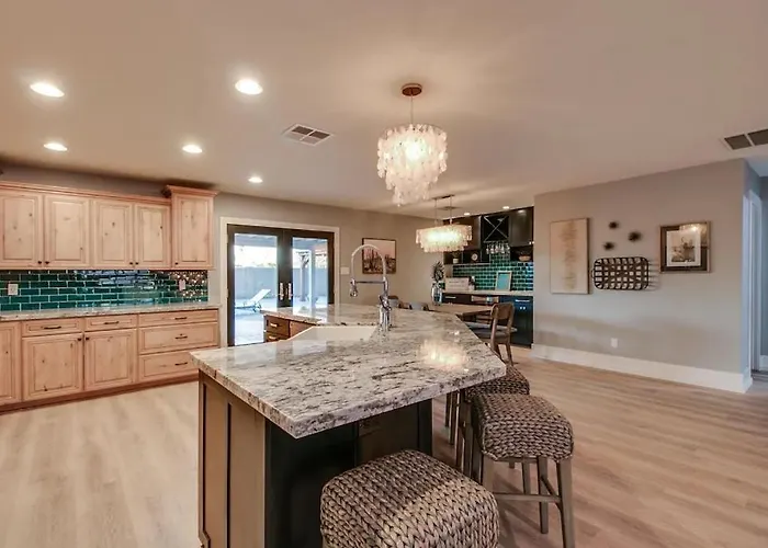 Relaxing 4 Bdrm Retreat In The Heart Of Scottsdale *
