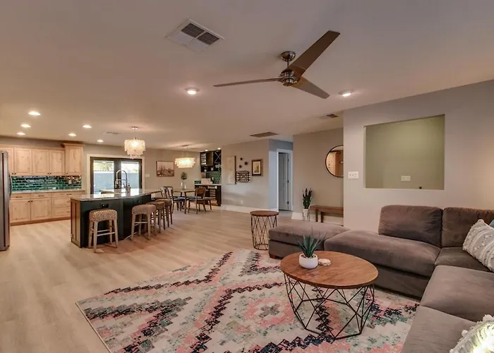Relaxing 4 Bdrm Retreat In The Heart Of Scottsdale *